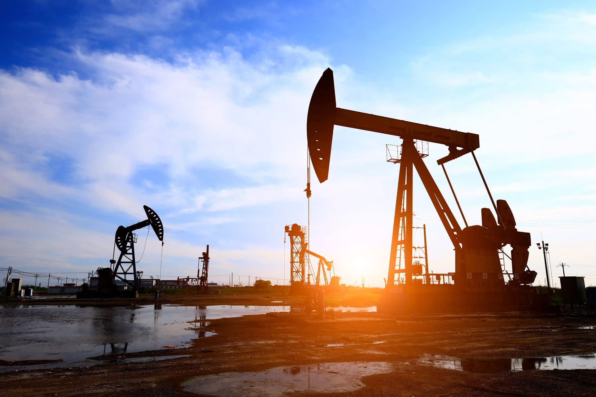 US-Iran Tensions Escalate as Crude Oil Prices Surge Amid Global Inflation Concerns
