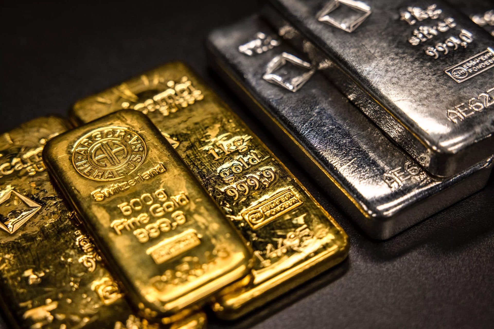 Gold and Silver Prices Continue to Decline in Nepalese Market